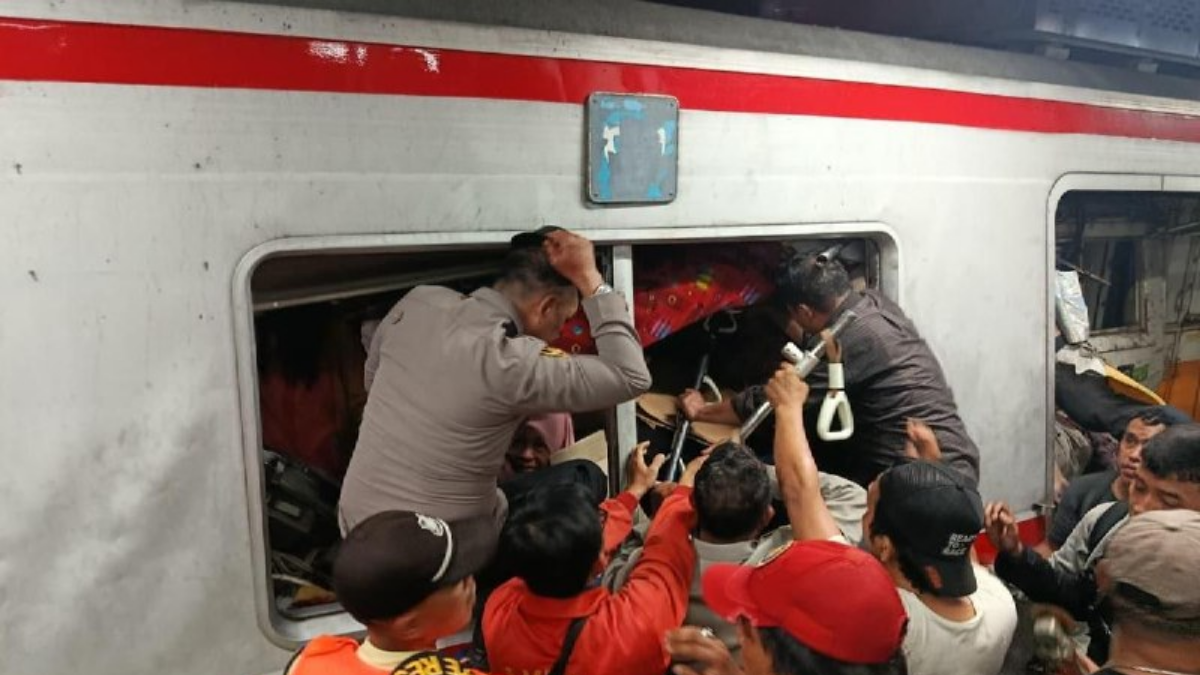 Tabrakan KRL dan KA Argo Bromo Anggrek di Bekasi Timur, 15 Orang Meninggal Dunia