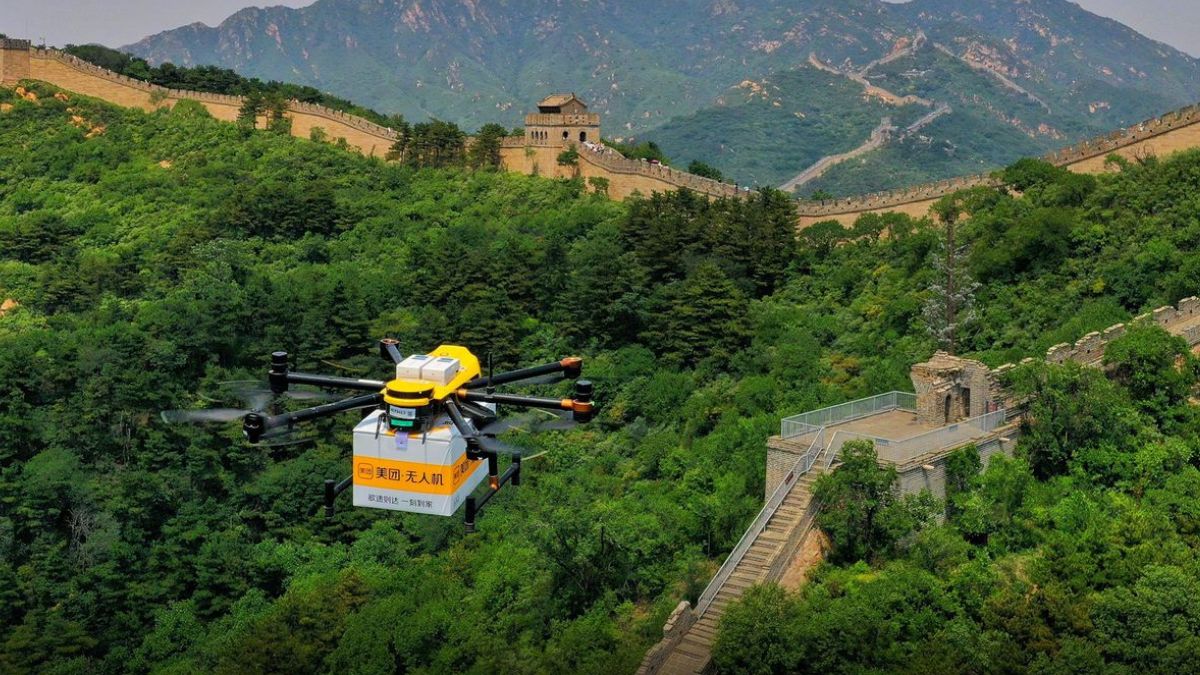 Viral Drone Antar Makanan ke Tembok Besar China, Ongkir Hanya Rp10 Ribu